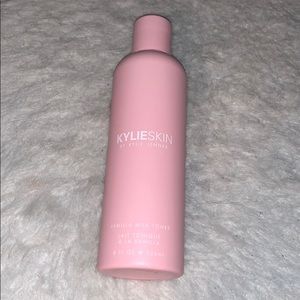 Kylieskin vanilla milk toner